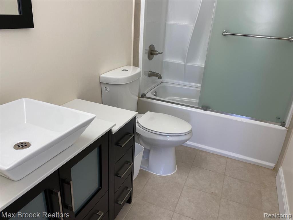 5252 WRIGHT WAY E, West Bloomfield, MI — Photo 16