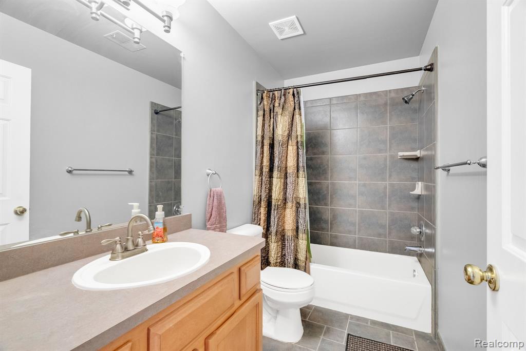 42682 Park Cresent Drive, Sterling Heights, MI 48313 — Photo 36