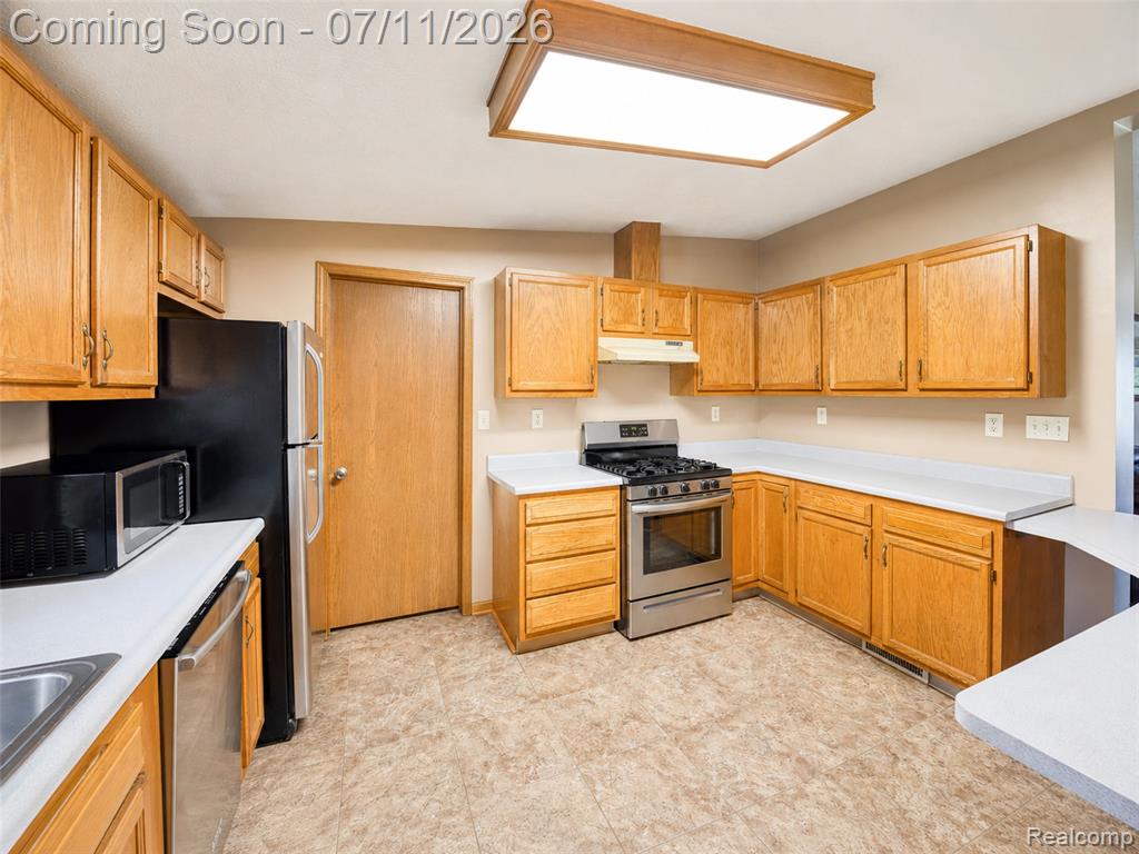 13129 Evelyn Court, Belleville, MI 48111 — Photo 3