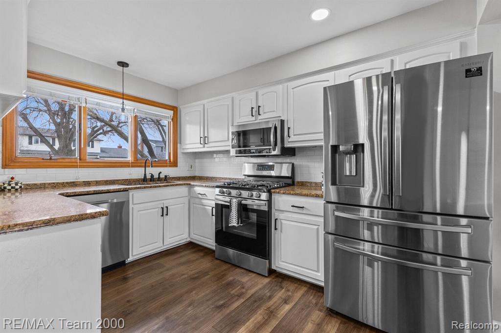 708 DOVER Street, Dearborn Heights, MI 48127 — Photo 9