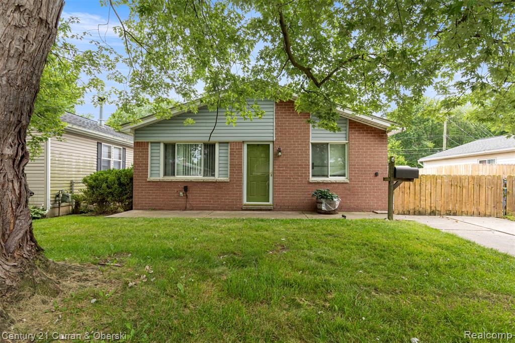4924 HAZEL Street, Dearborn Heights, MI 48125 — Photo 2