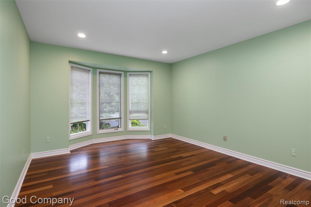 5893 CHRISTINA Drive, West Bloomfield, MI 48324 — Photo 9