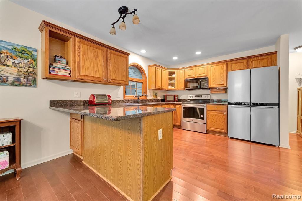 573 NAKOMIS Trail, Lake Orion, MI 48362 — Photo 22