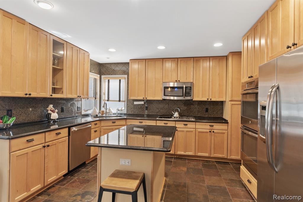 4764 WOODBINE Circle, West Bloomfield, MI 48323 — Photo 11