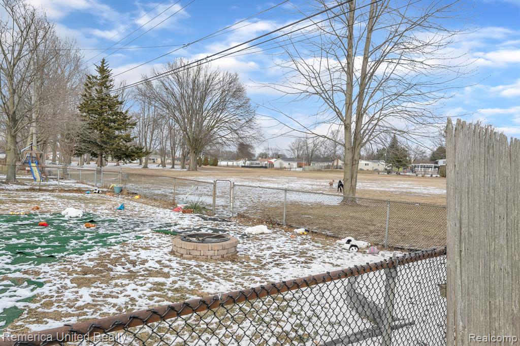 8906 E DEBORAH, Livonia, MI 48150 — Photo 35