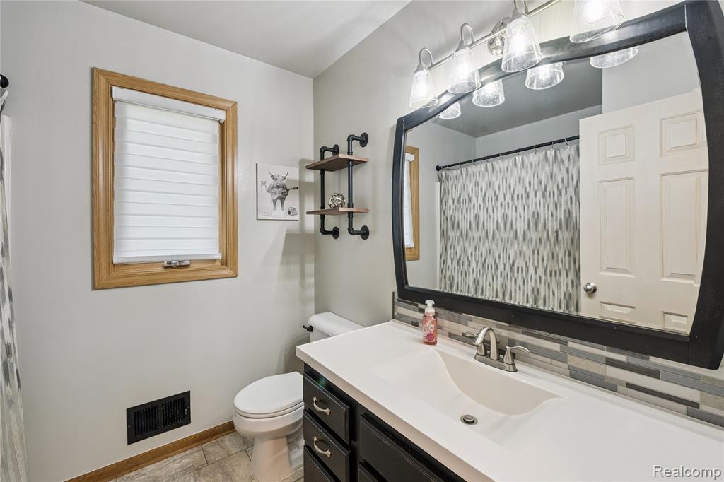 493 Cloverview Lane, Howell, MI 48843 — Photo 21