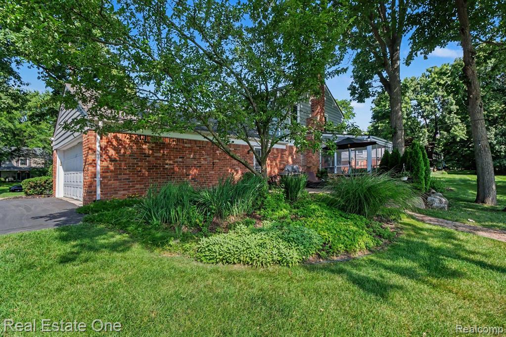 5963 Barnstable Court, West Bloomfield, MI — Photo 37