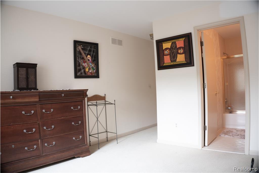 37839 Siena Drive, Farmington Hills, MI 48331 — Photo 37