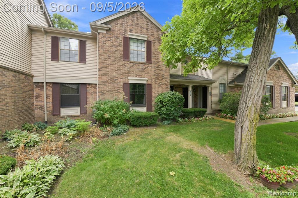29690 Pine Ridge Circle, Farmington Hills, MI 48331