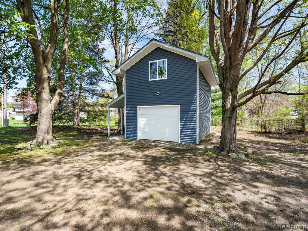 579 S HOSPITAL Road, Waterford, MI 48327 — Photo 42