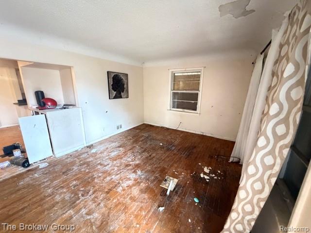 4302 Huckleberry Lane, Flint, MI 48507 — Photo 2