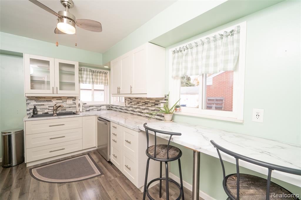 5247 Lyons Circle S, Warren, MI 48092 — Photo 18