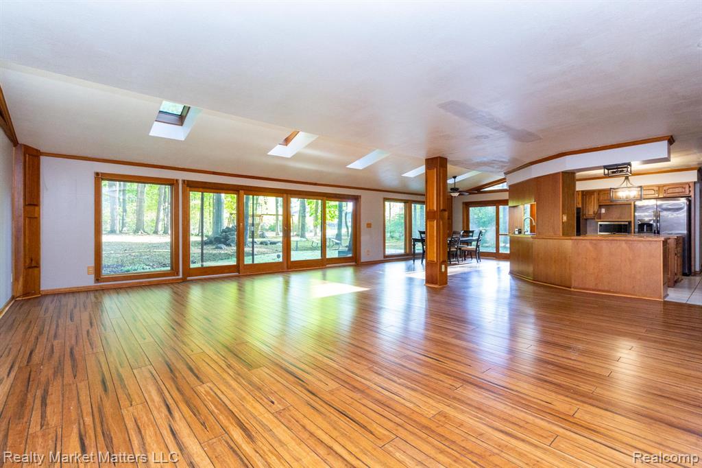 7505 Falling Leaf Court, Flushing, MI 48433 — Photo 3