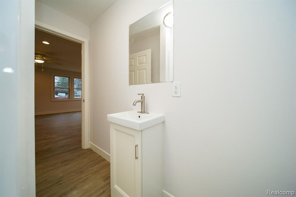 935 MCCLELLAN Street, Lake Orion, MI 48362 — Photo 30
