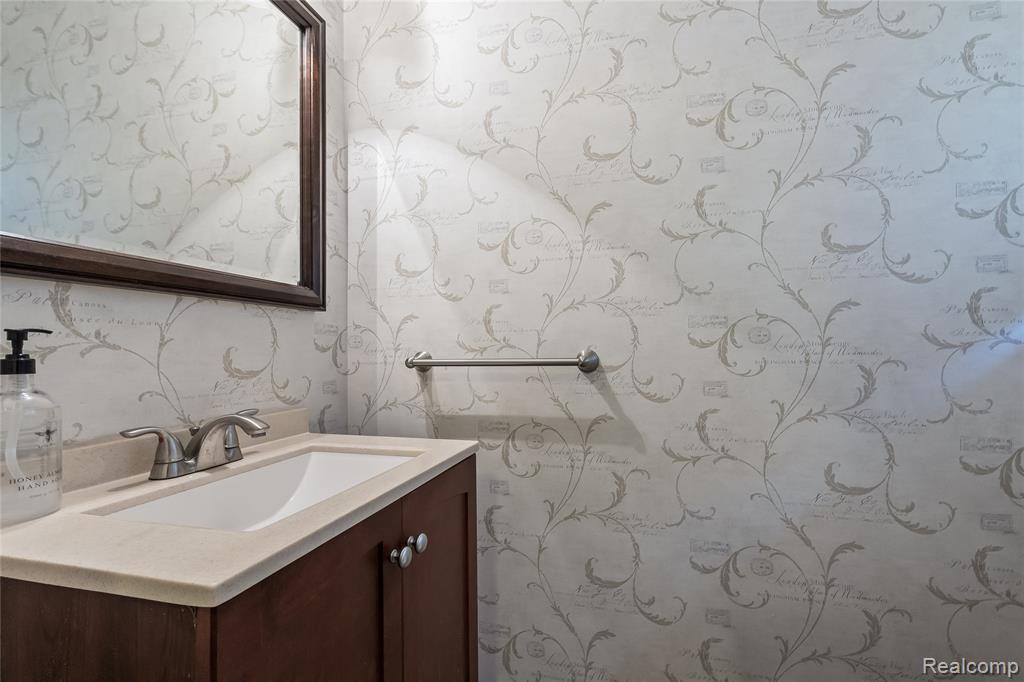 23270 Fleming Drive, Farmington, MI 48335 — Photo 15