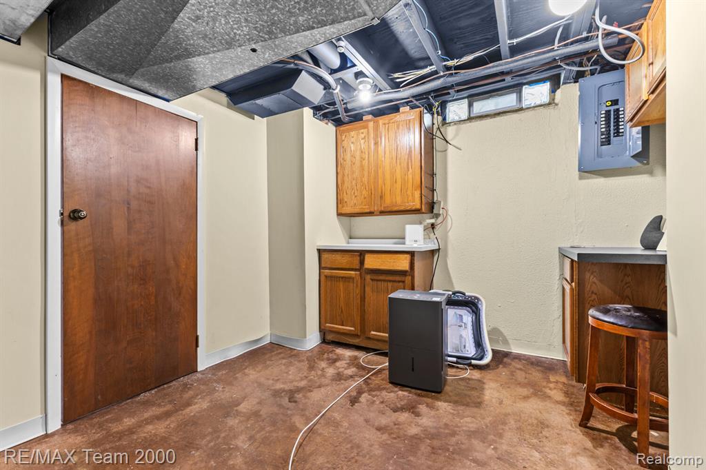 7485 Pointe Drive, Canton, MI 48187 — Photo 27