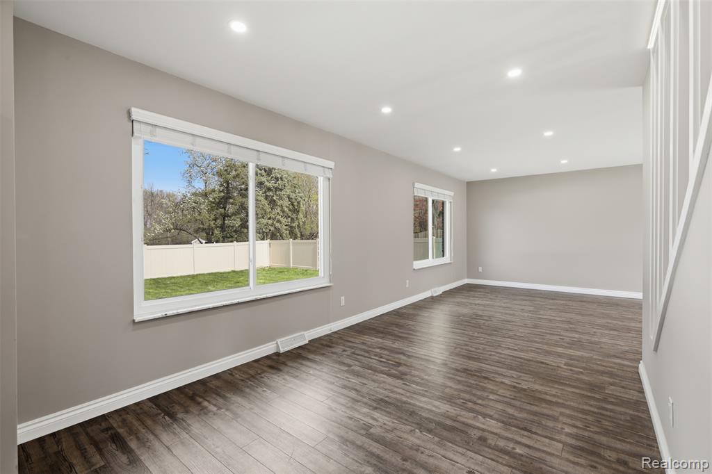 7978 Little Farm Lane, West Bloomfield, MI — Photo 10