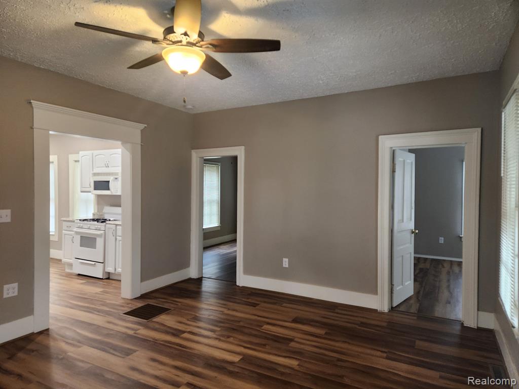 9514 6 MILE Road, Salem, MI 48175 — Photo 8