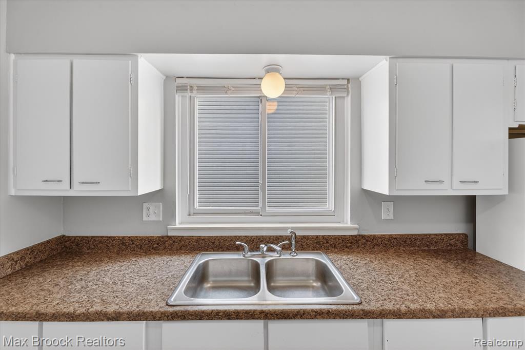 23448 Easterling Avenue, Hazel Park, MI 48030 — Photo 11