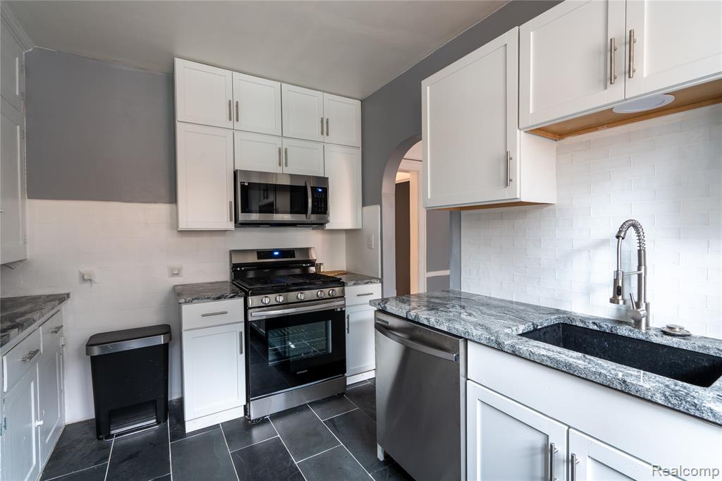 2696 Webb Street, Detroit, MI 48206 — Photo 30