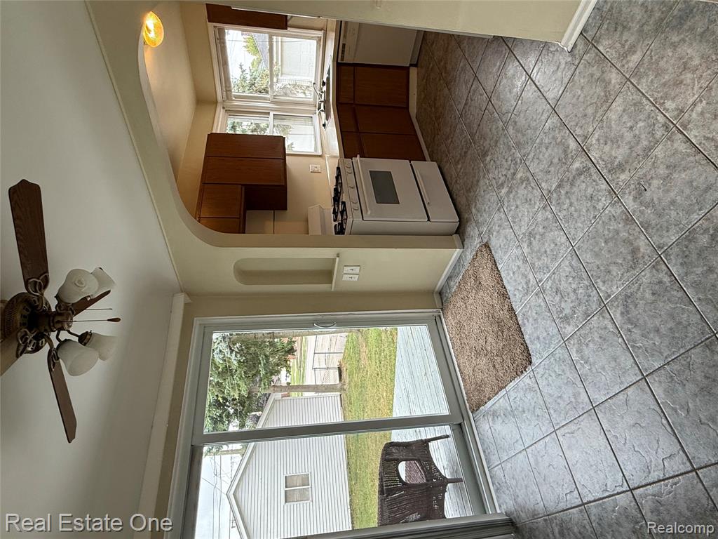 879 Highland Avenue, Lincoln Park, MI 48146 — Photo 9