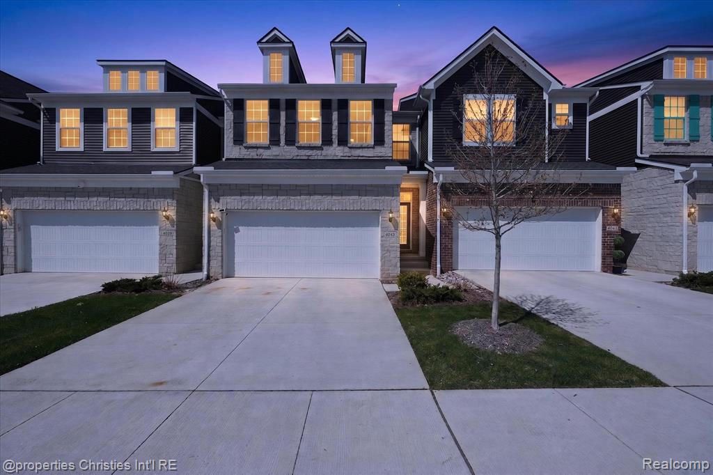 3550 SE Mill Point Drive, Kentwood, MI, 49512