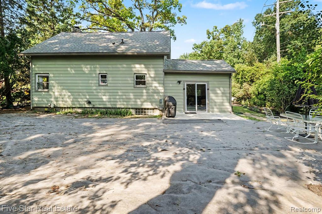 6700 Pontiac Trail Road, West Bloomfield, MI 48323 — Photo 35
