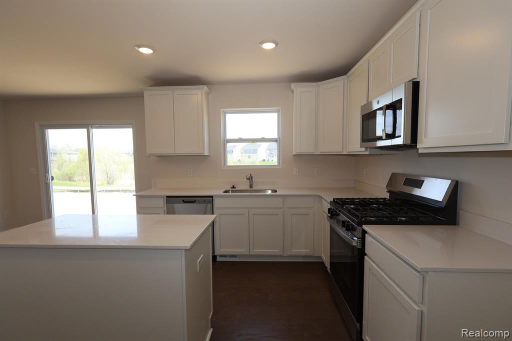 412 Hidden River W W, Holly, MI 48442 — Photo 3