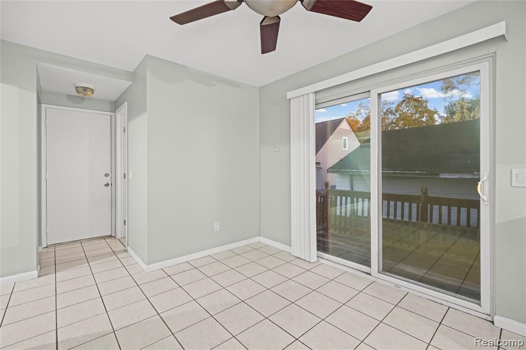 3977 Cresthaven Drive, Waterford, MI 48328 — Photo 8