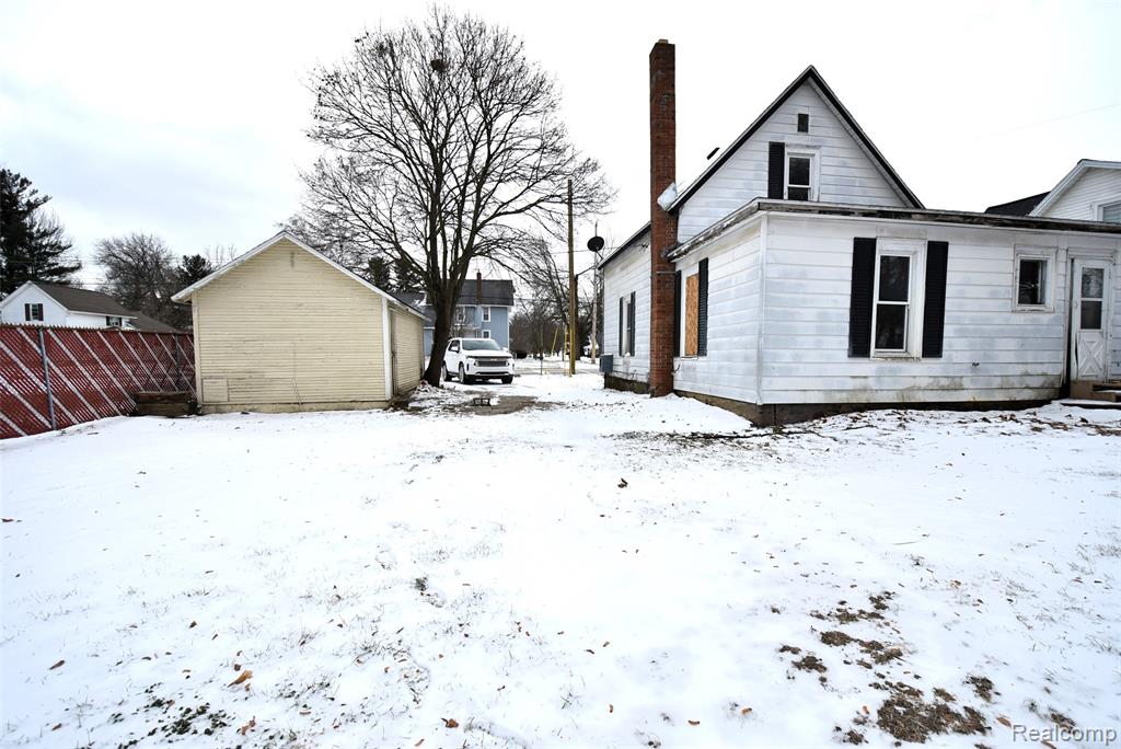 403 E King Street E, Owosso, MI 48867 — Photo 32