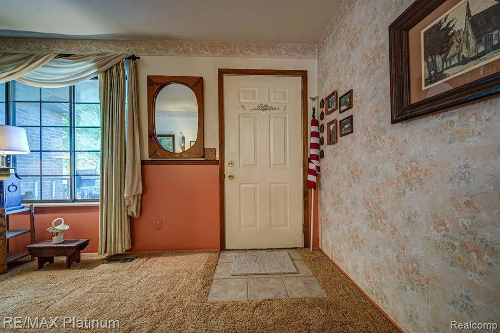 7062 South Fork Drive, Swartz Creek, MI 48473 — Photo 3