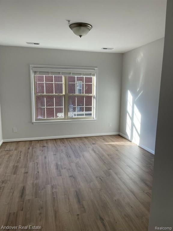 650 VILLAGE Lane, Milford, MI 48381 — Photo 7