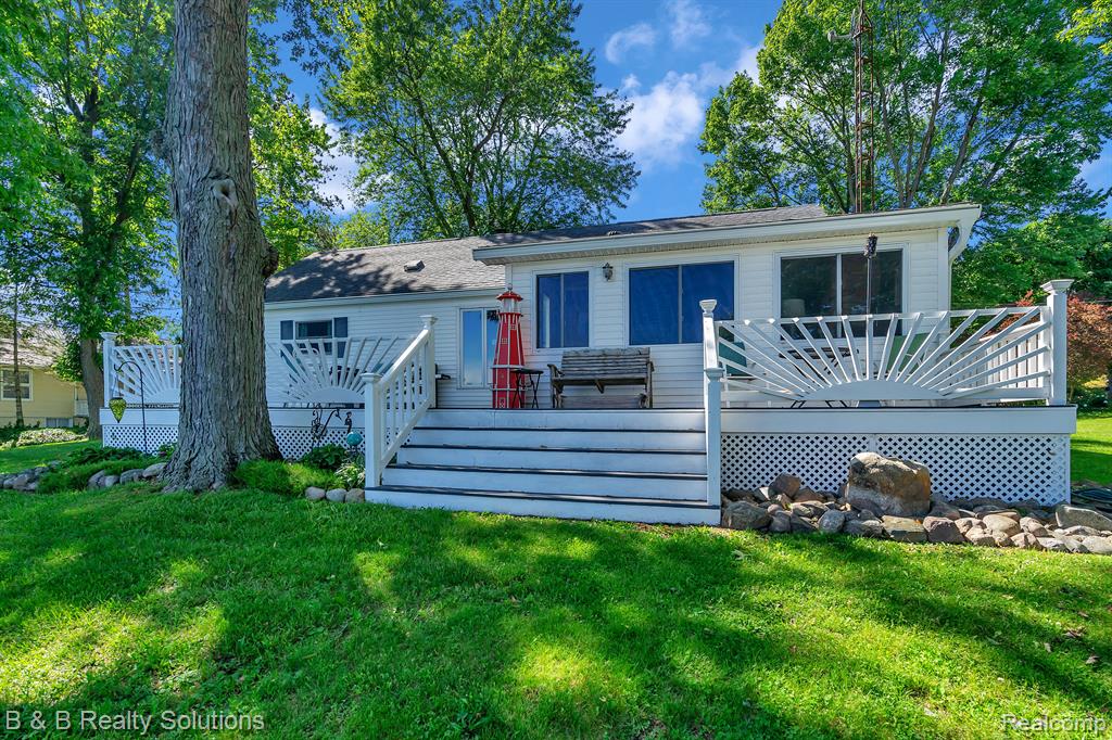 423 LOU ALICE Drive, Columbiaville, MI 48421 — Photo 37