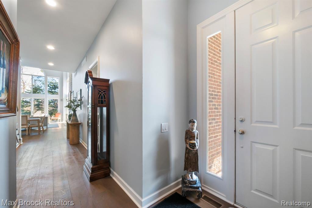 3828 PINE LAKE KNOLL Drive, West Bloomfield, MI 48324 — Photo 9