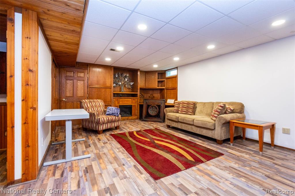 8706 Buckland Drive, South Lyon, MI 48178 — Photo 34