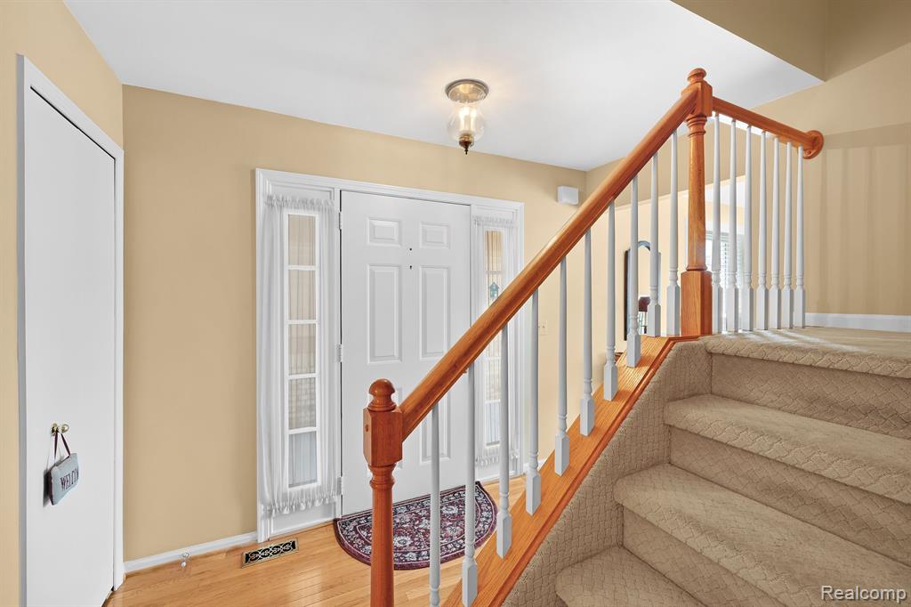 21226 W GLEN HAVEN Circle, Northville, MI 48167 — Photo 3