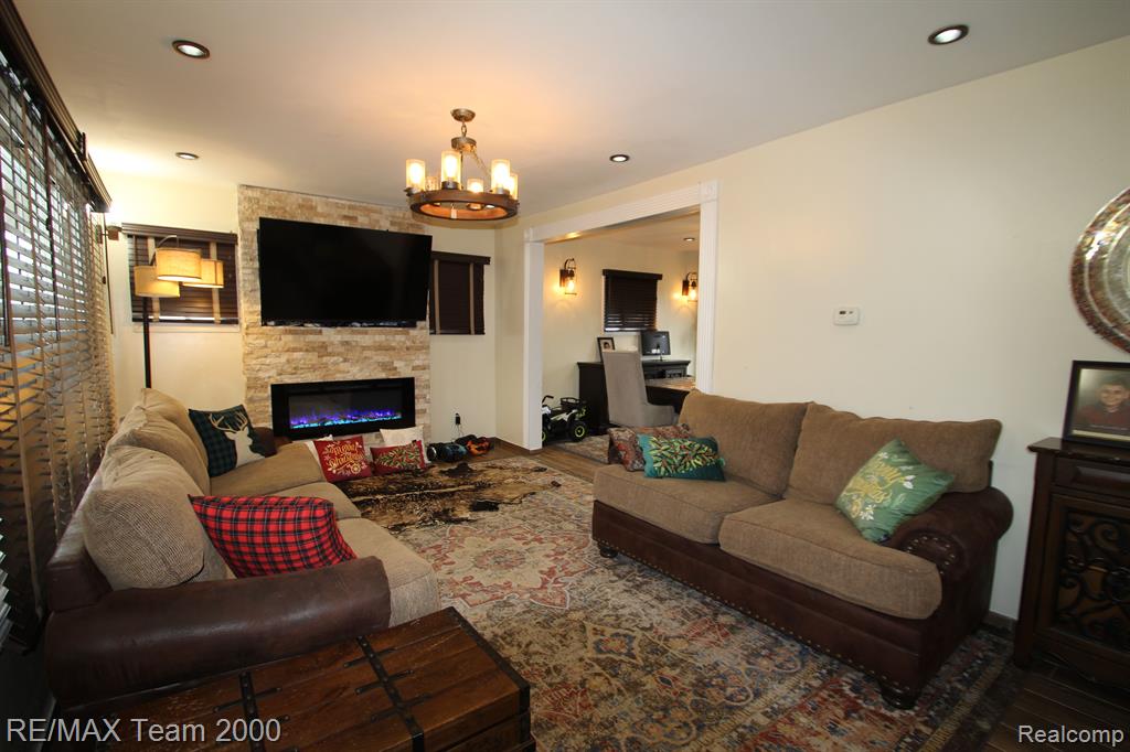6000 ORCHARD Avenue, Dearborn, MI 48126 — Photo 7