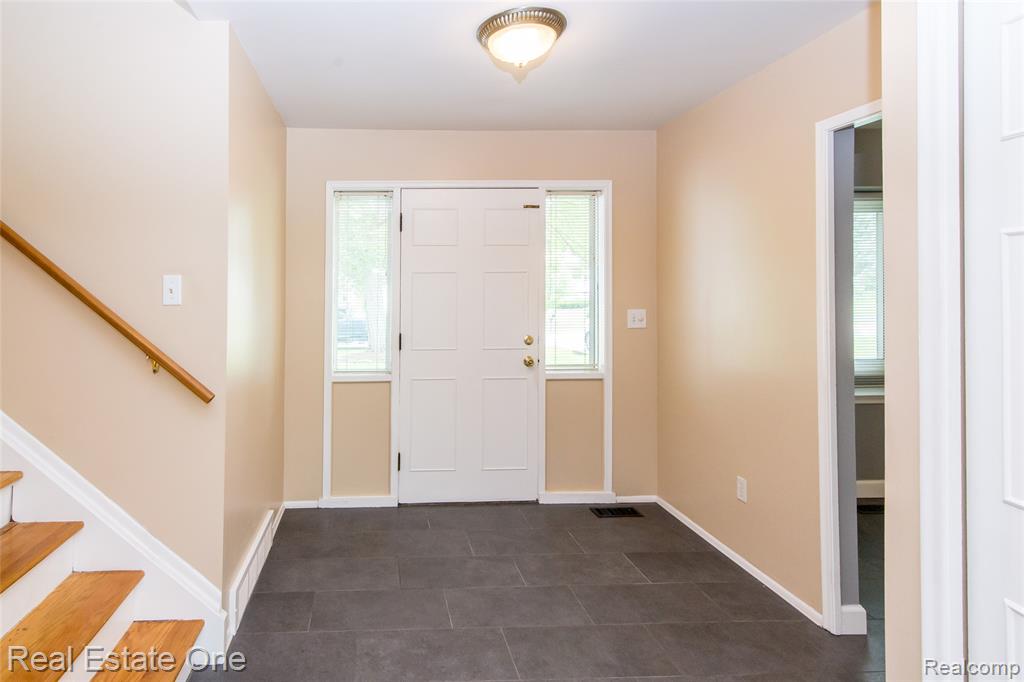 6845 Tamerlane Drive, West Bloomfield, MI — Photo 14