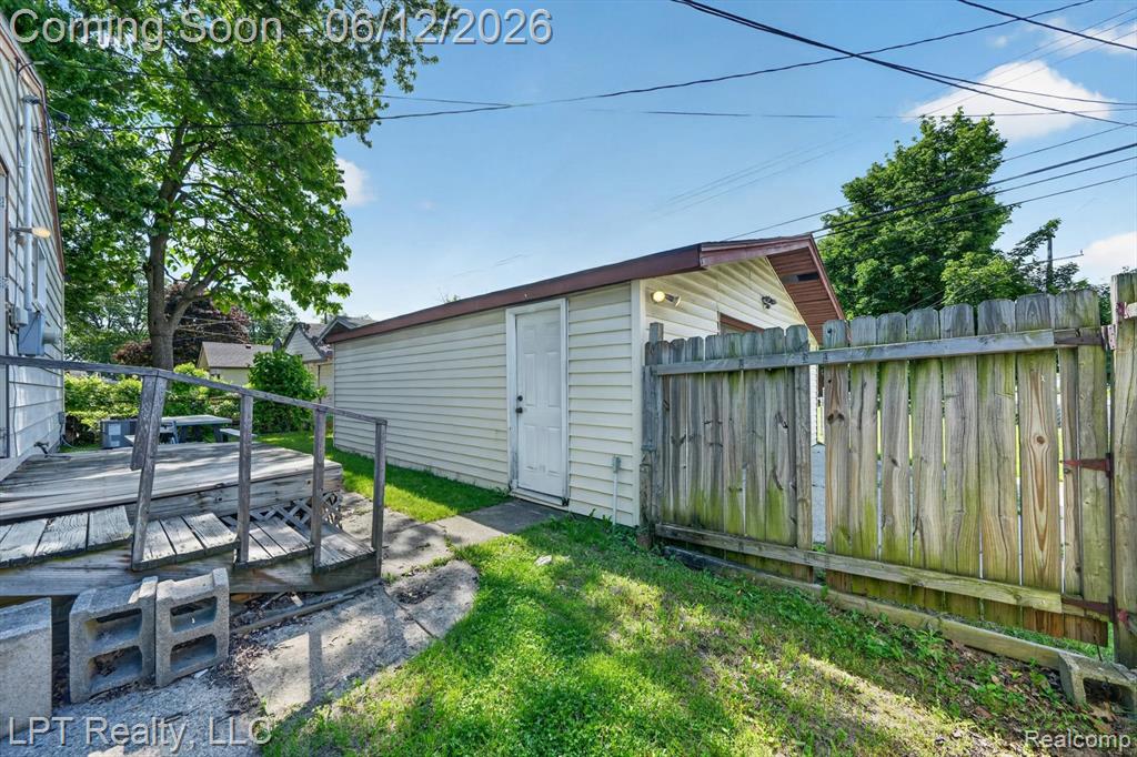806 E Barrett Avenue, Madison Heights, MI 48071 — Photo 29