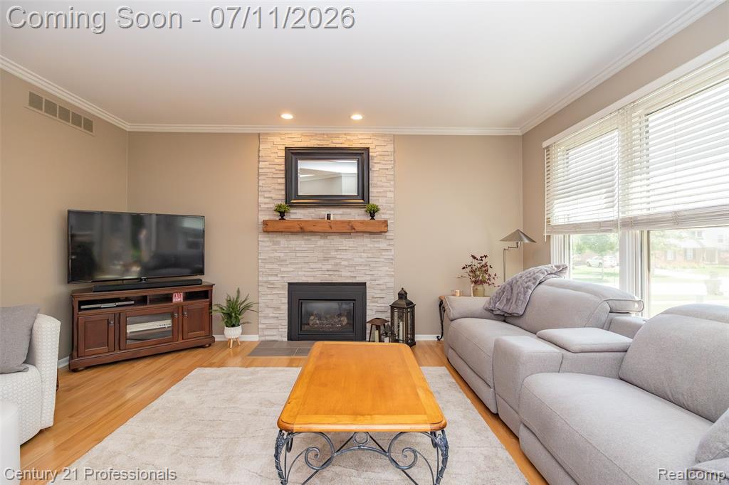 689 Woodfield Way, Rochester Hills, MI 48307 — Photo 10