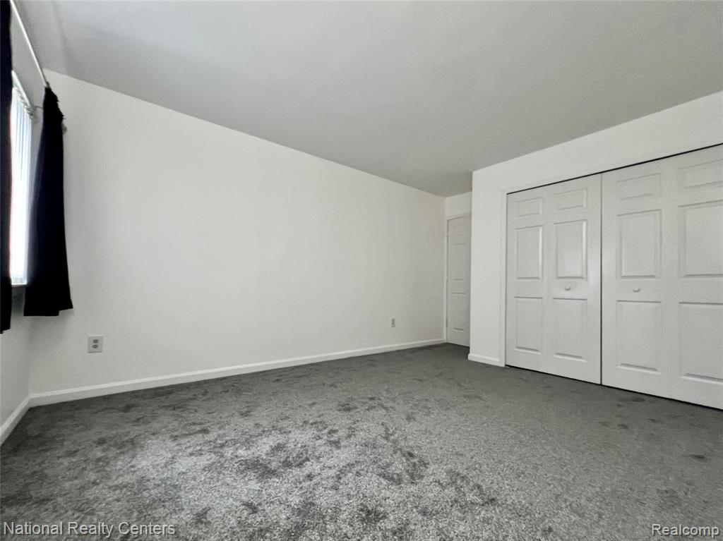 33911 Pondview Circle, Livonia, MI 48152 — Photo 17