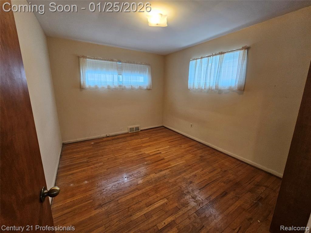 6582 Sterling Court, Garden City, MI — Photo 10