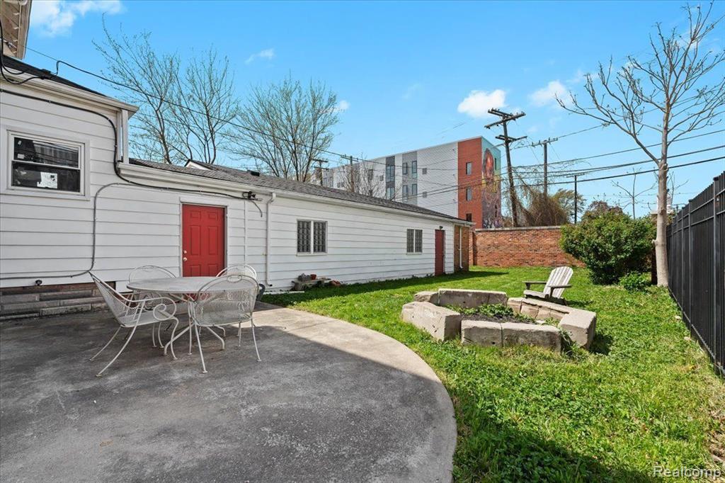 50 TAYLOR Street, Detroit, MI 48202 — Photo 43