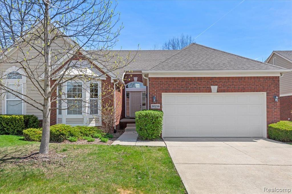 30216 VIEWCREST Drive, Novi, MI 48377 — Photo 4