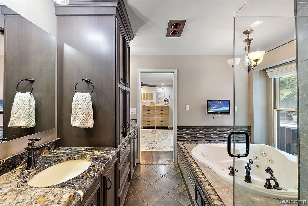 4378 Compton Way, Bloomfield Hills, MI 48302 — Photo 48