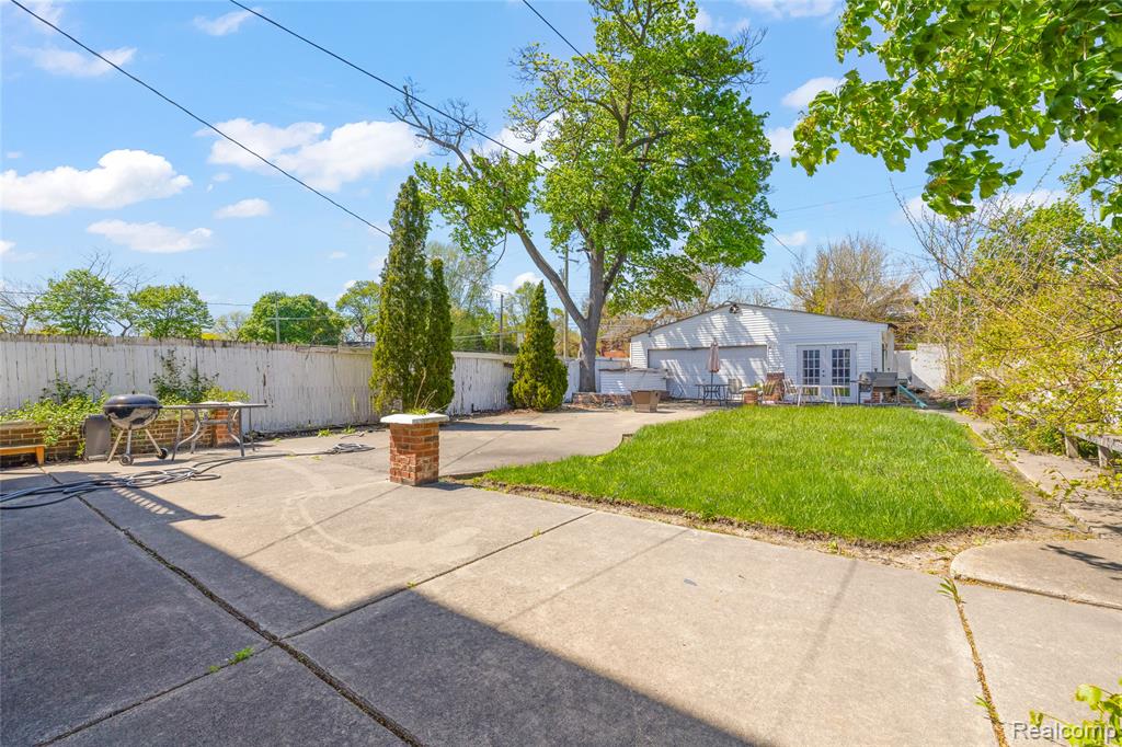 2425 W Grand Boulevard - Photo 4
