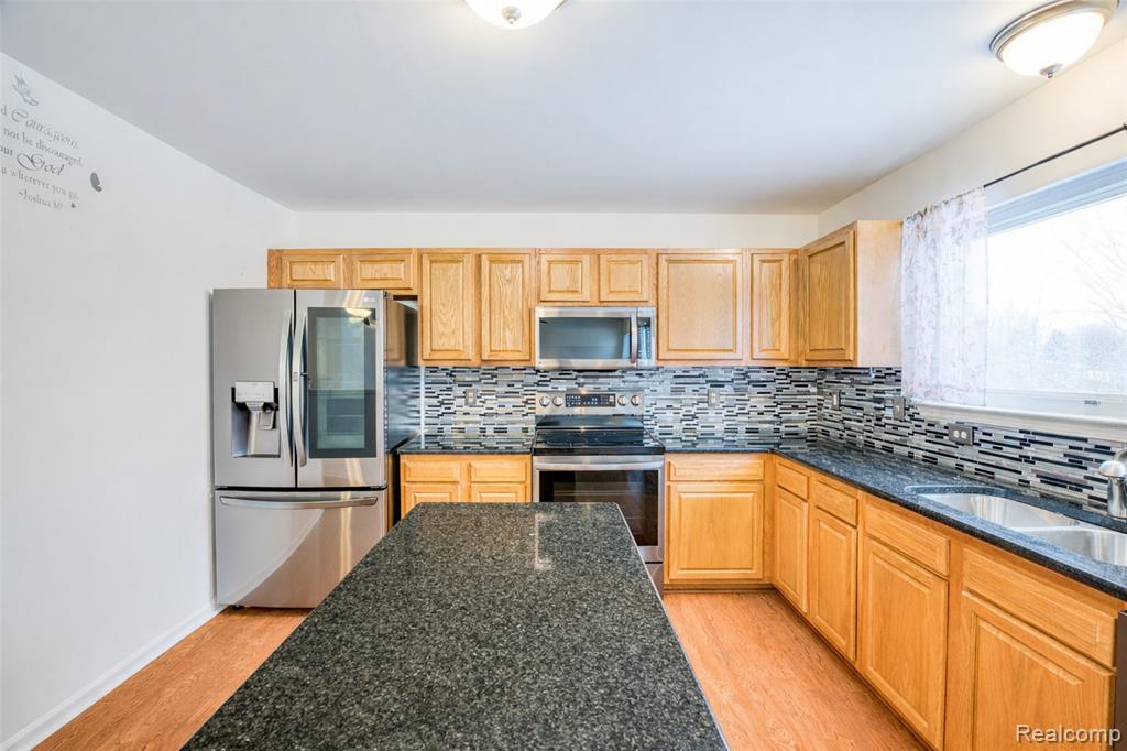 10237 Swan Lake Circle, Ypsilanti, MI 48197 — Photo 15