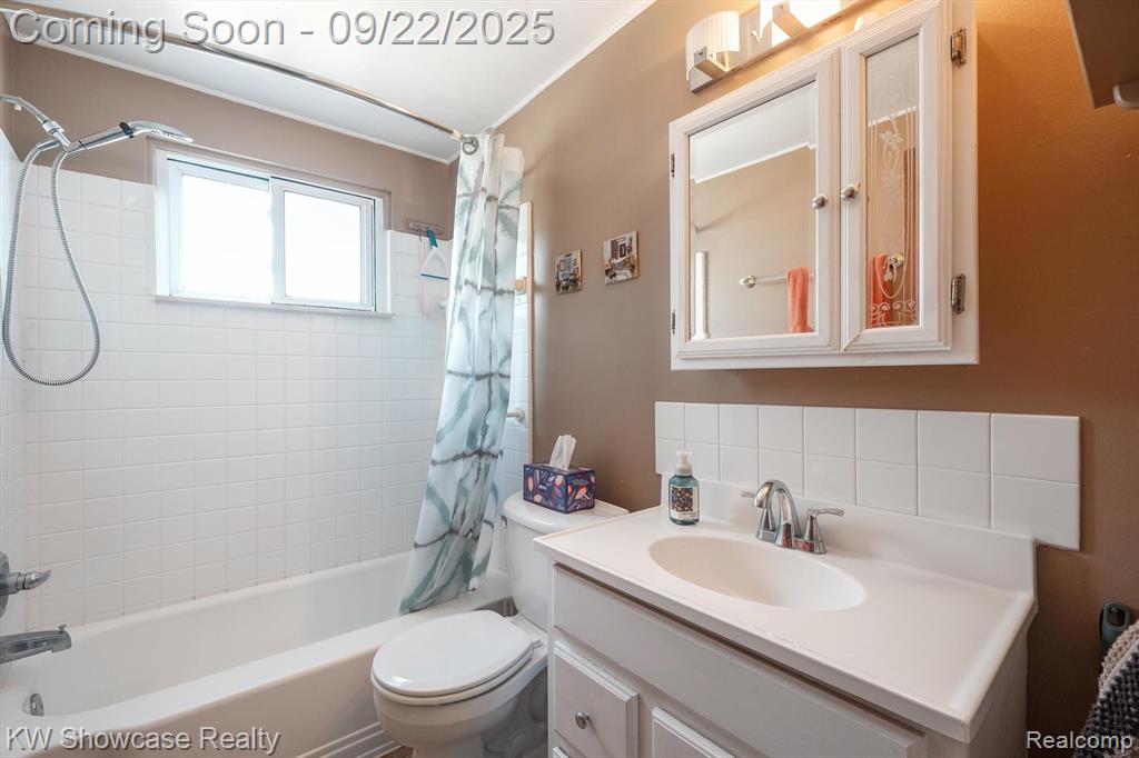 8700 Ringwood Drive, Commerce Twp, MI 48382 — Photo 22