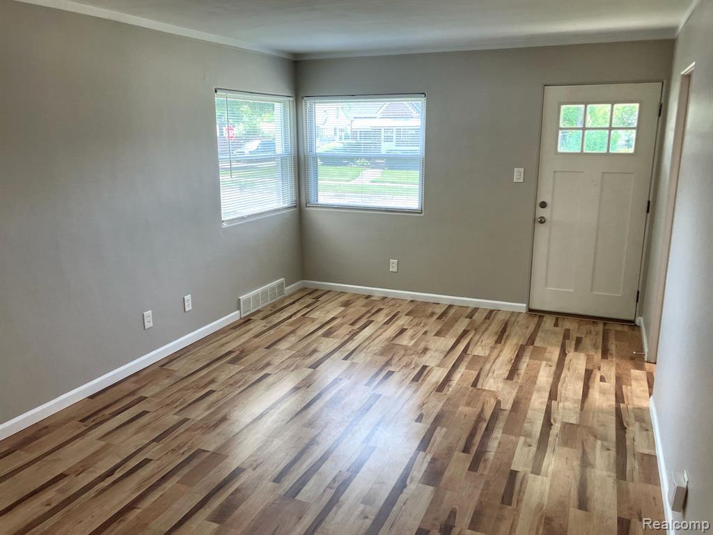 8189 STATE Park, Center Line, MI 48015 — Photo 9