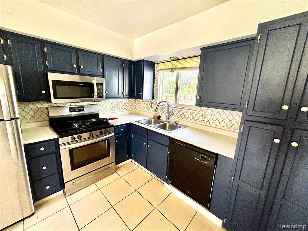 4202 BRISTOLWOOD Drive, Flint, MI 48507 — Photo 6